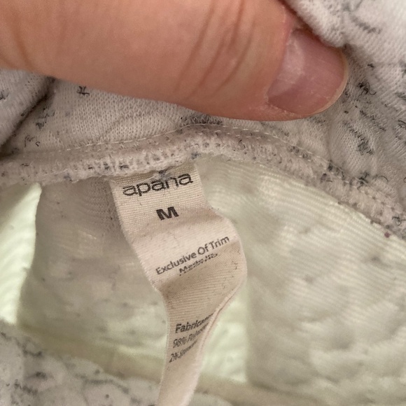 Turtleneck sweater . Size medium . - Picture 4 of 4